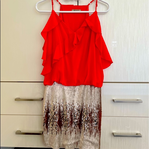 Red dress with goldish sequin - Picture 2 of 4